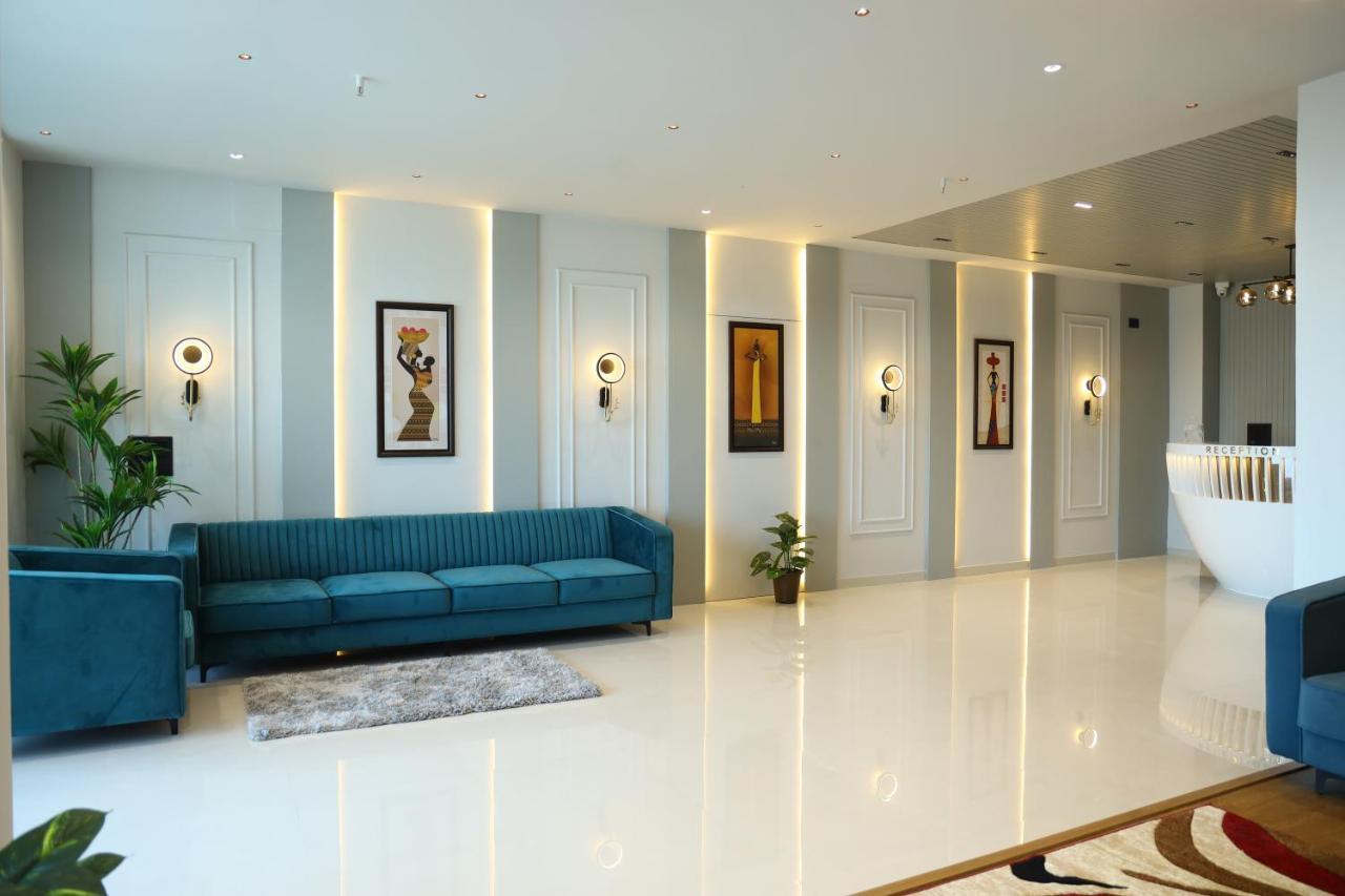 Hotel The Parker Inn By Kbnt Group Surate Extérieur photo
