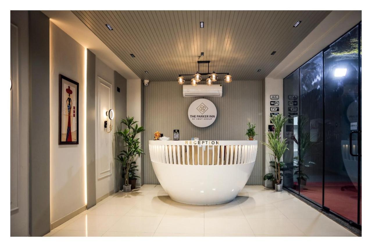Hotel The Parker Inn By Kbnt Group Surate Extérieur photo