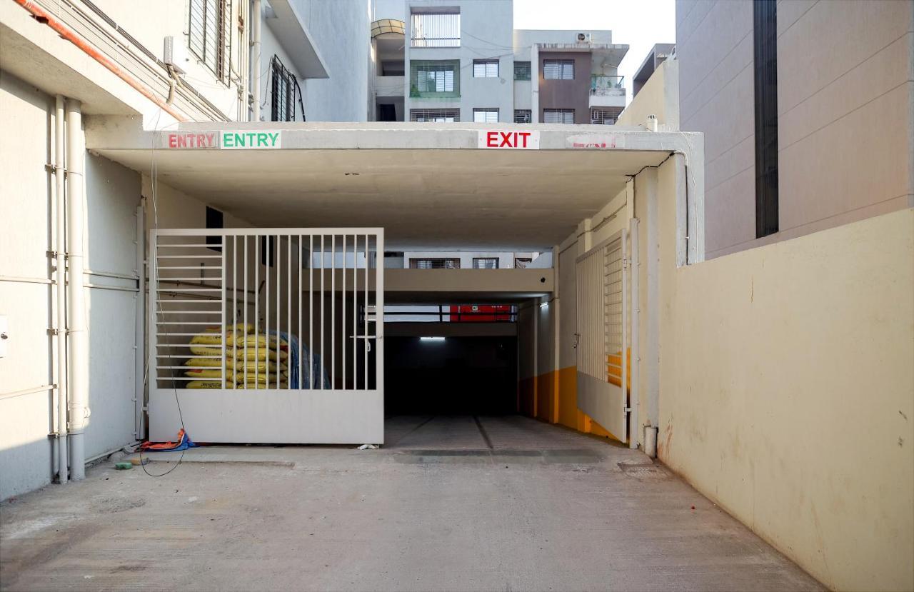 Hotel The Parker Inn By Kbnt Group Surate Extérieur photo