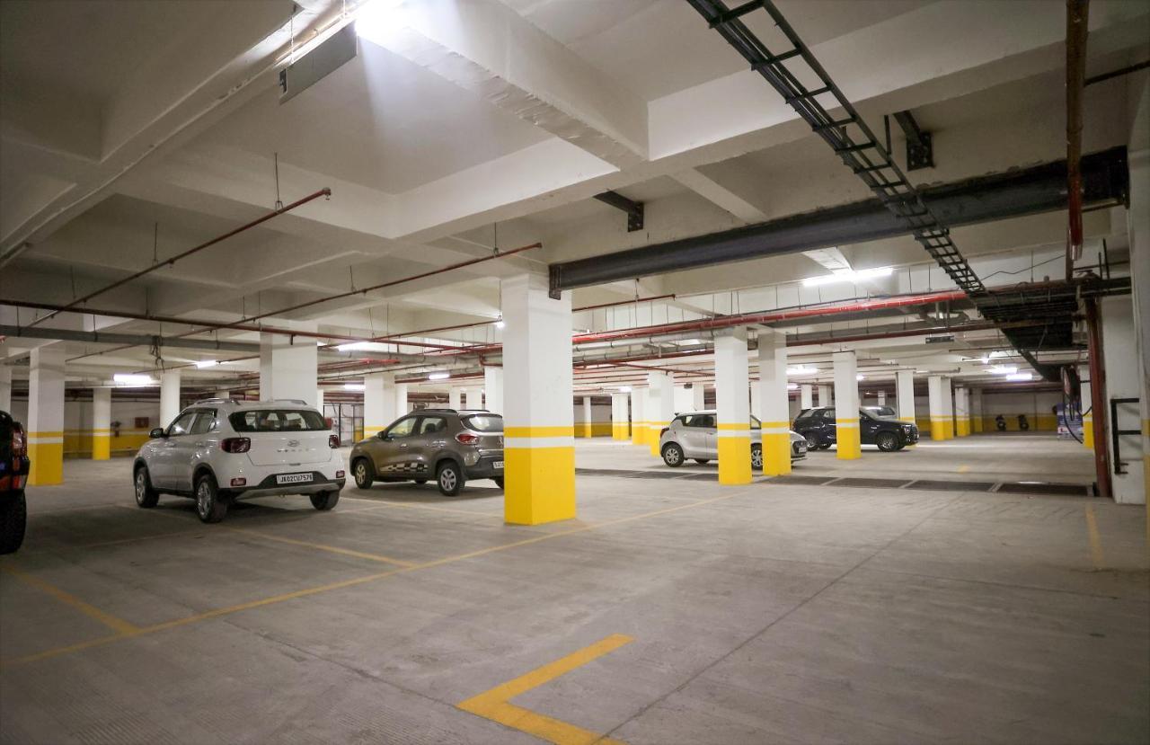 Hotel The Parker Inn By Kbnt Group Surate Extérieur photo
