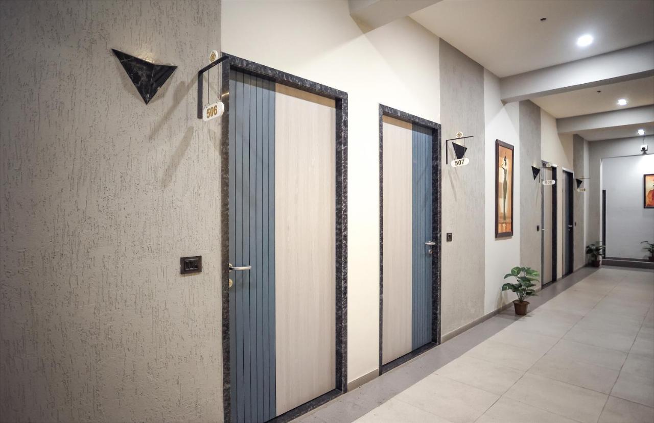 Hotel The Parker Inn By Kbnt Group Surate Extérieur photo